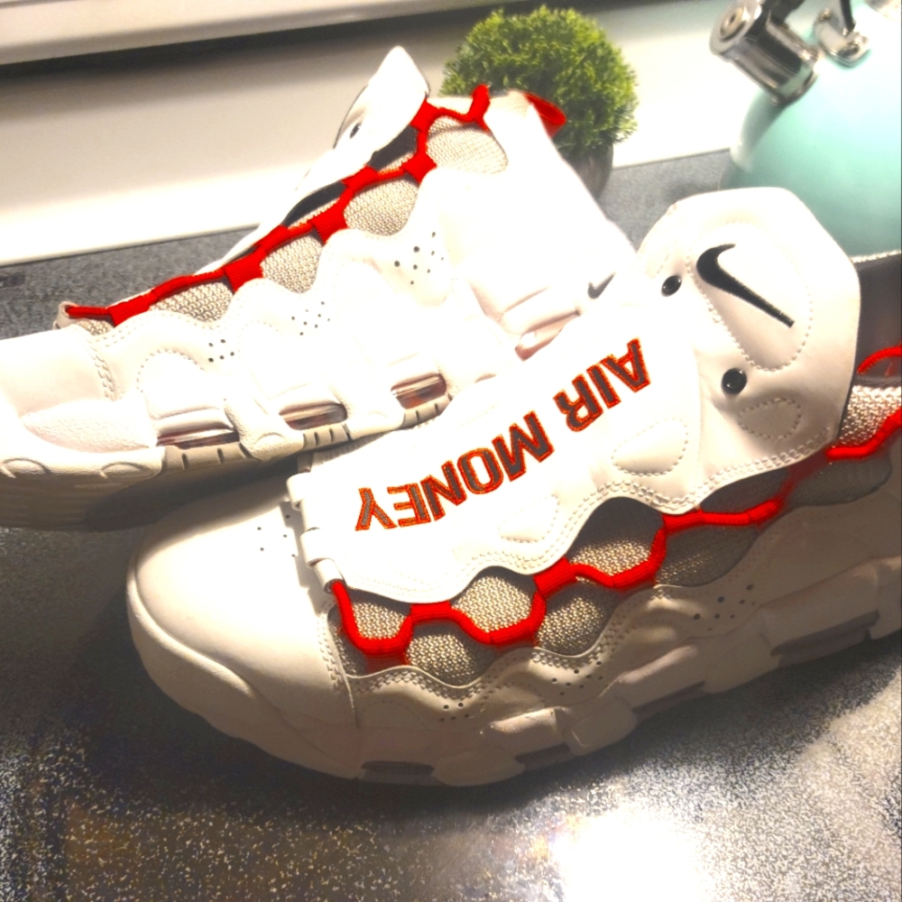 NIKE AIR MONEY SUZE 12 I will not nswer to any low ball ridiculous offers